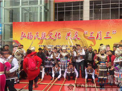 農(nóng)行柳南支行借“三月三”民俗文化節(jié)拓展?fàn)I銷(xiāo)