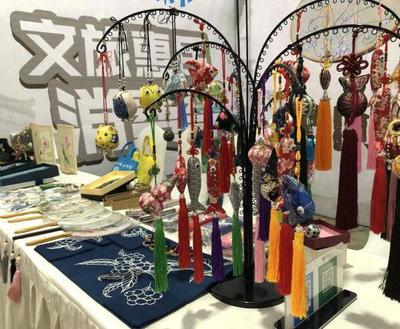 愛(ài)讓我們?cè)谝黄?本周六,象山文化活動(dòng)中心愛(ài)心義賣(mài),約嗎?